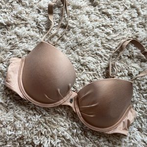 Victoria’s Secret bra 32B